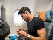 Не се докосвайте до тези храни и напитки в самолета