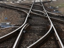 Кошмарен инцидент с багер и бързия влак Варна-София СНИМКА