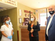 Министър Николова изненадващо отиде в хотел в Поморие и… СНИМКИ