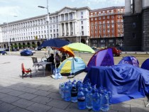 Сигнал до БЛИЦ: Цирковете на протестърите започнаха!