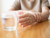 Болест на Паркинсон: обърнете внимание на промените в очите и гласа