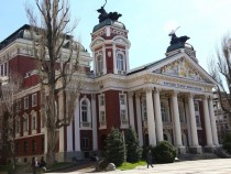 Народният театър потъна в скръб