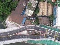 Уникално: Естакада на магистрала преминава от двете страни на къща ВИДЕО