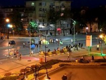 Див скандал между протестиращи във Варна, едва не се сбиха заради… ВИДЕО