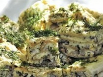 Солена торта "Наполеон" с пиле и гъбки – пръстите да си оближеш!