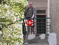 Дърт перверзник вее члена си пред деца във Враца, майки го снимаха ВИДЕО 18+