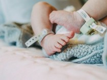 Виждайки бебето й, лекари и акушерки започнаха да крещят: То има… СНИМКА