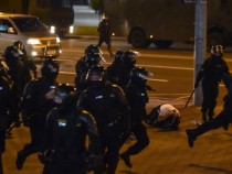 Поредна вечер на сблъсъци и протести в Беларус ВИДЕО