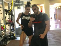 Новото гадже на Черната Златка й заби нож, показа задните й части СНИМКА 18+