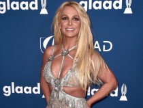 Бритни Спиърс показа горещи домашни танци и смути феновете ВИДЕО