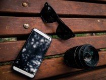 Експерт изброи предметите, които да държим далече от смартфона