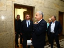 НФСБ и ВМРО са в голяма дилема