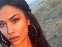 Певицата, която се гавреше с ген. Мутафчийски в клип, сега се пусна по гащи и запя за "лошото зайче" ВИДЕО 18+