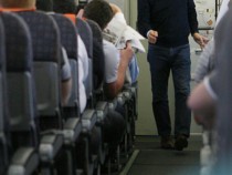 Туристка преживя невероятен кошмар в самолета и се скри в тоалетната