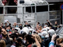 Полицията използва сълзотворен газ по време на антиислямистки митинг в Осло