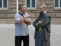 Синодът приземи протестиращия архимандрид Дионисий