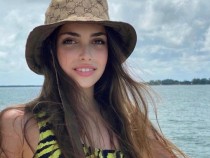 13-годишната дъщеря на известен режисьор се разголи на плажа СНИМКИ 18+