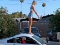 Девойка се качи на покрива на спортна кола и ето какво се случи ВИДЕО