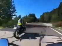 Фатален инцидент: Трима мотористи се блъснаха в една и съща кола ВИДЕО 18+