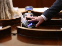Правната комисия подкрепи промените на ГЕРБ за машинното гласуване