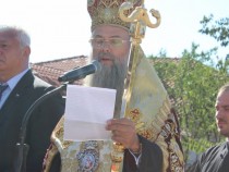 Георги Гергов и владиката на Пловдив с първа копка на черква