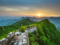 Смъртоносната Китайска стена, до която туристите не припарват