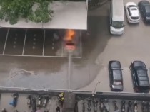 Електромобил се взриви, докато го гасяха след самозапалване при зареждане ВИДЕО