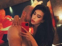 Срамота! Плеймейтка оскверни НДК с необуздан секс пред фонтаните СНИМКИ 18+