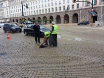 Ето какво се случва с откъртените "жълти павета" в центъра СНИМКА