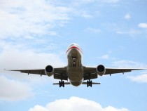 Пътнически самолет едва не се сблъска с НЛО, докато се приземяваше в Англия ВИДЕО