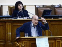 Георги Марков попиля "Бабикян, Минекян и Хаджикян"