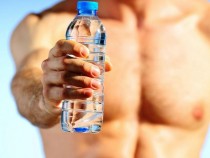 Суши ресторант съблича мъже голи до кръста, а после…