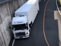 Зрелищни ВИДЕА: Водачи на тирове показаха майсторско шофиране