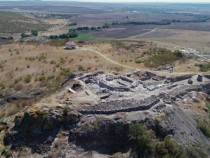 Откриха величествена кула в средновековен град до Бургас