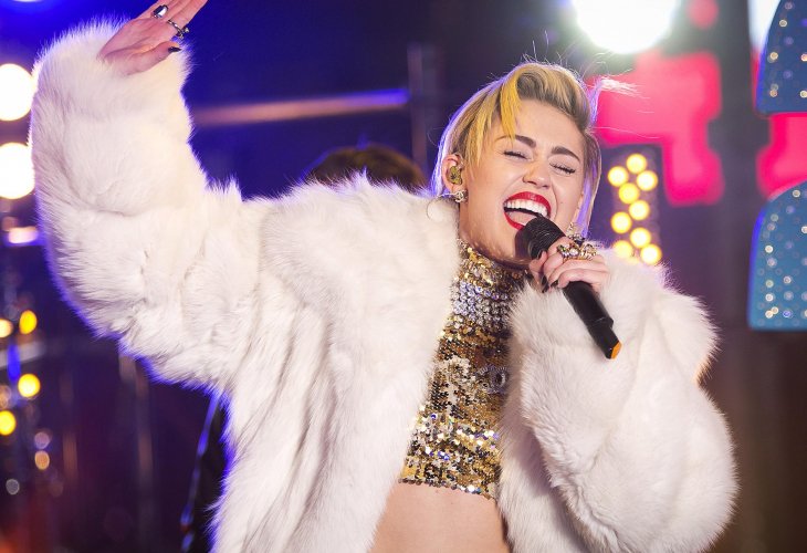 Тежка операция преобърна живота на Майли Сайръс