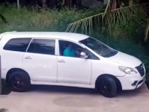 Индиец показа на целия свят как се паркира паралелно ВИДЕО