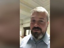 Протестиращи се намъкнаха в парламента с ултиматум и се заканват да останат там, докато…