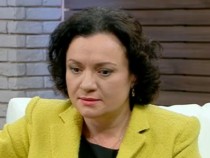 Екоминистърката ни се вози с електромобил! (СНИМКА)