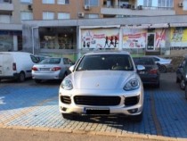 Така паркира софийски тузар с Порше Кайен в Бургас