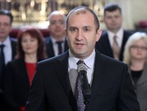 Радев не спира с активността във "Фейсбук"