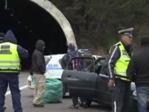 Спипали бандата в "Траянови врата" с плячка – цял чувал с цигари и билети от лотарията, вижте бандитите (СНИМКИ)