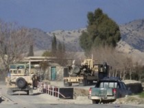 Терористи атакуваха военно летище в Афганистан, ето какво се случва