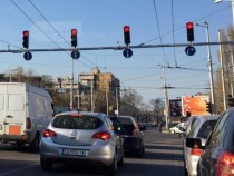 Камикадзе профуча на червено и за малко да убие пешеходец! (СНИМКИ)