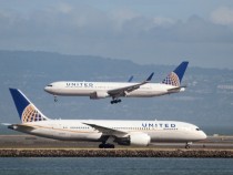 United Airlines в пореден скандал: Сега изхвърлиха младоженци от самолета!