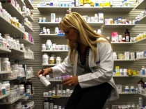 Евростат оповести тревожни данни за българите и лекарствата!