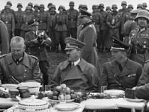 Диктаторско меню: Хитлер станал вегетарианец с екстракт от екстременти от български селяни