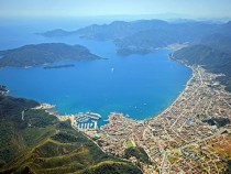 Вместо туристи по улиците на Мармарис се разхождат глигани (СНИМКА)