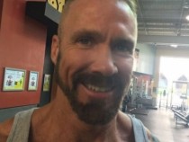 Журналист обърна гръб на професията и стана порнозвезда