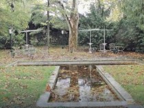 Минало в бурени като в България: Вилата на Йованка, вдовицата на Тито, тъне в кал и мизерия (СНИМКИ)