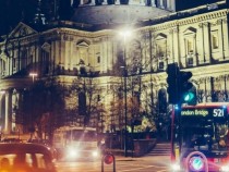 Драматичен разказ за мечтания живот в Англия през погледа на едно русенско семейство